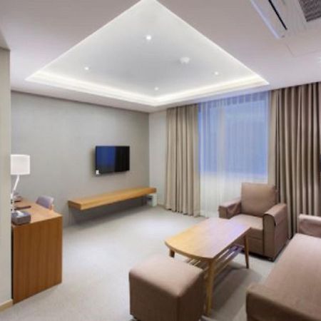 Dong Gyeong Hotel Tongyeong Bagian luar foto