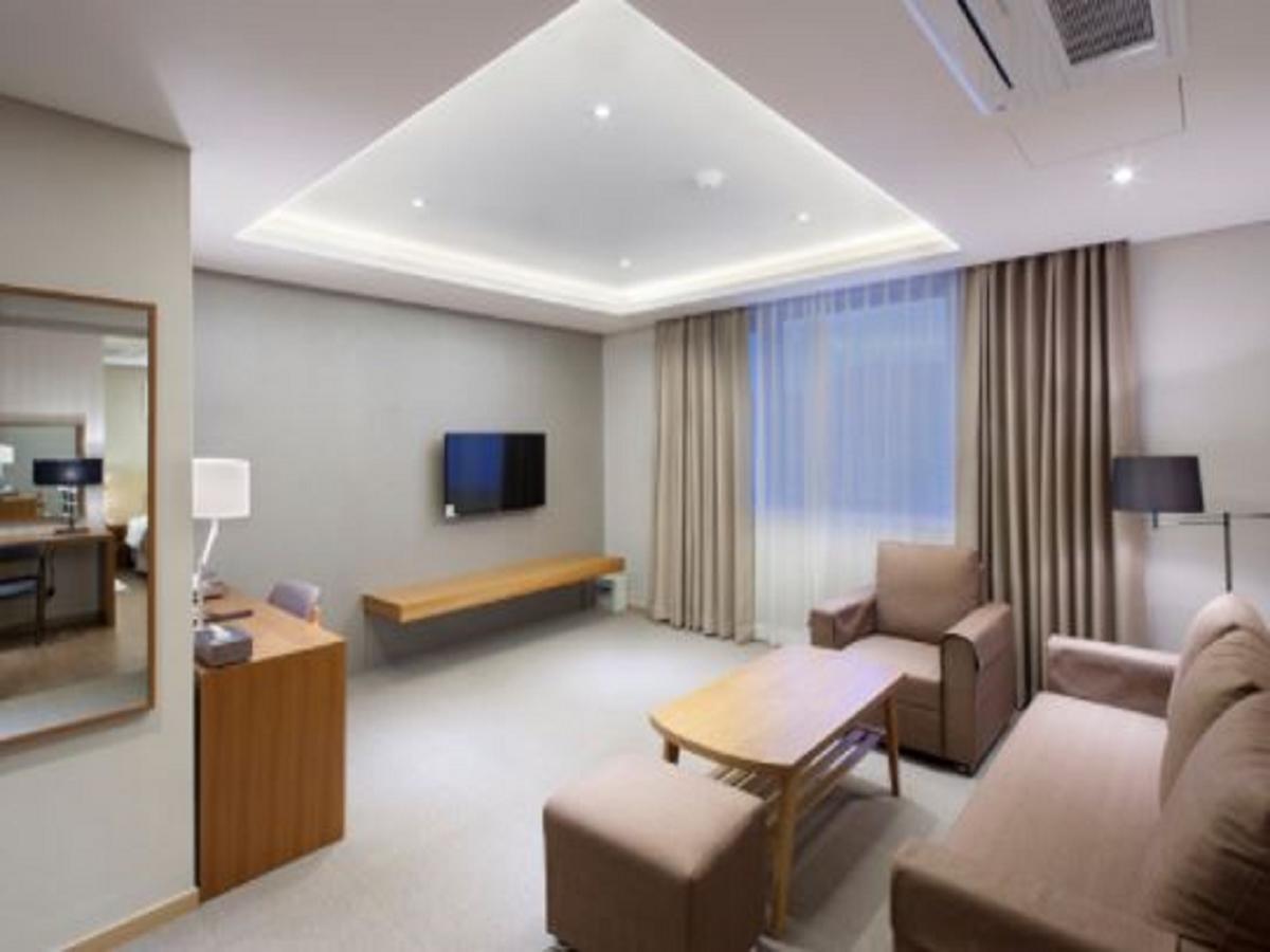 Dong Gyeong Hotel Tongyeong Bagian luar foto