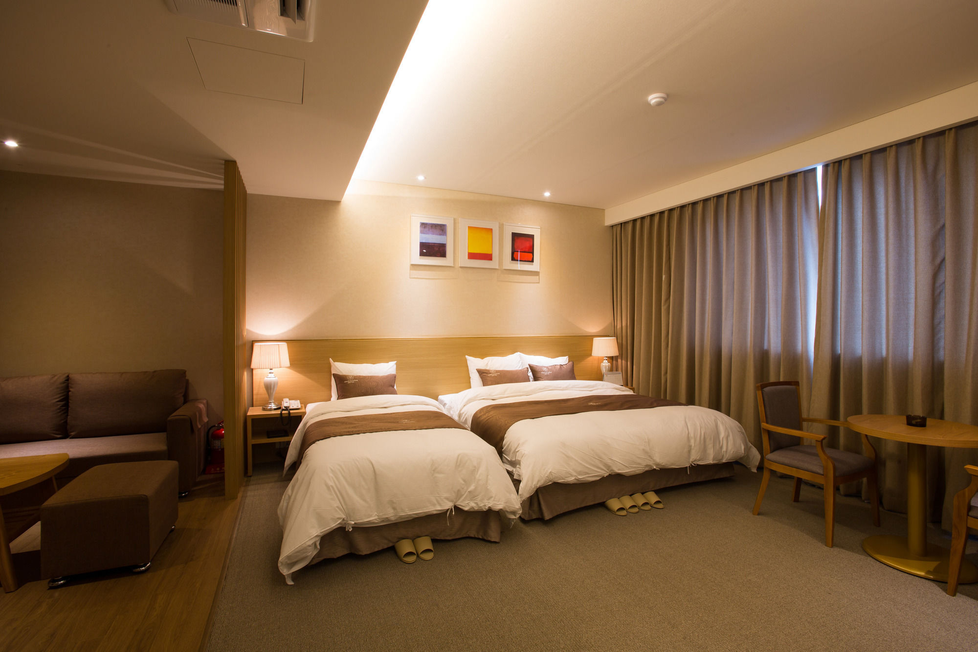 Dong Gyeong Hotel Tongyeong Bagian luar foto