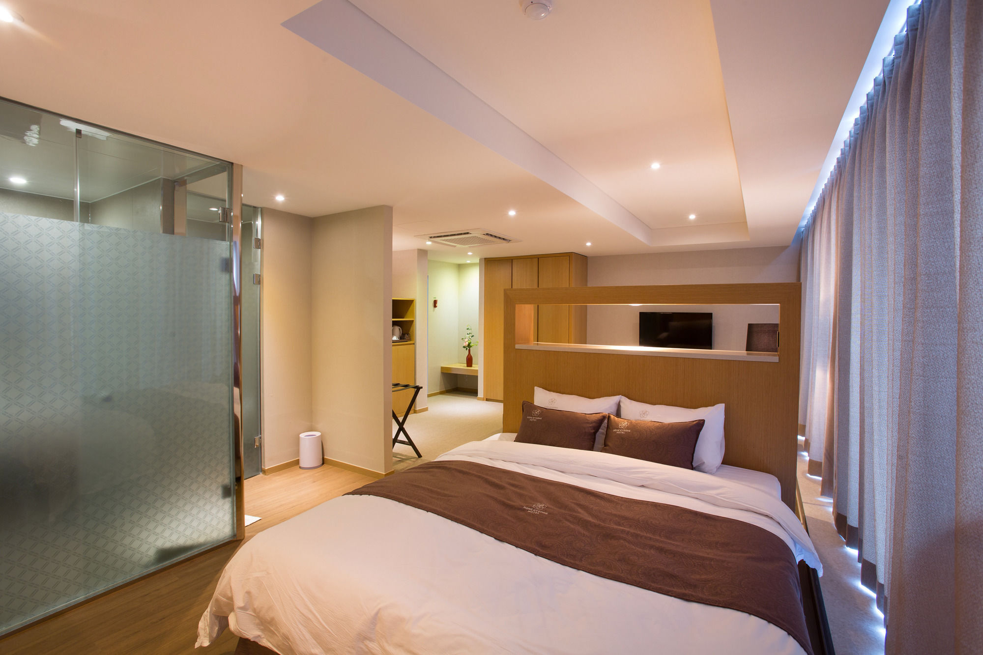 Dong Gyeong Hotel Tongyeong Bagian luar foto