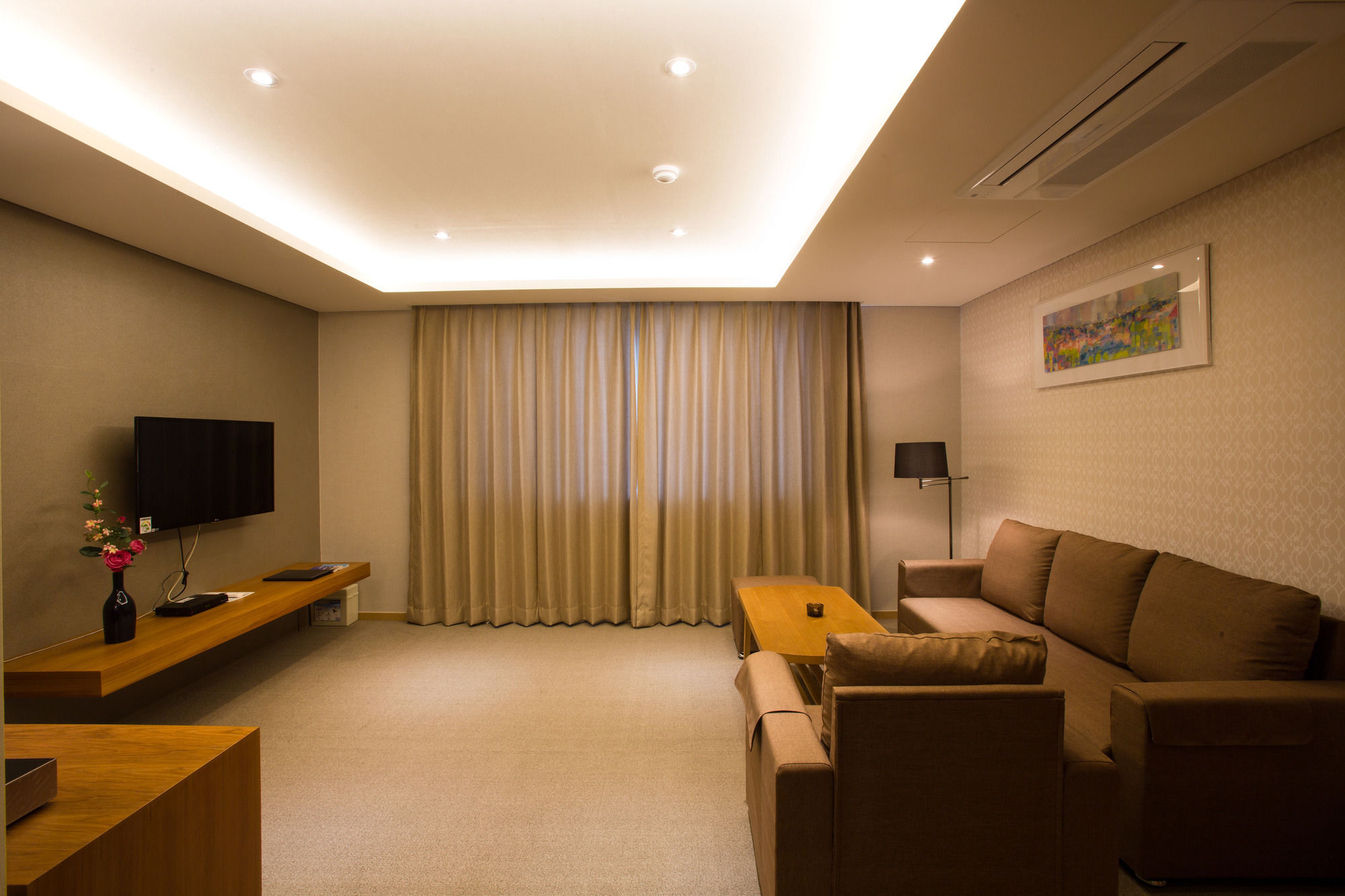 Dong Gyeong Hotel Tongyeong Bagian luar foto