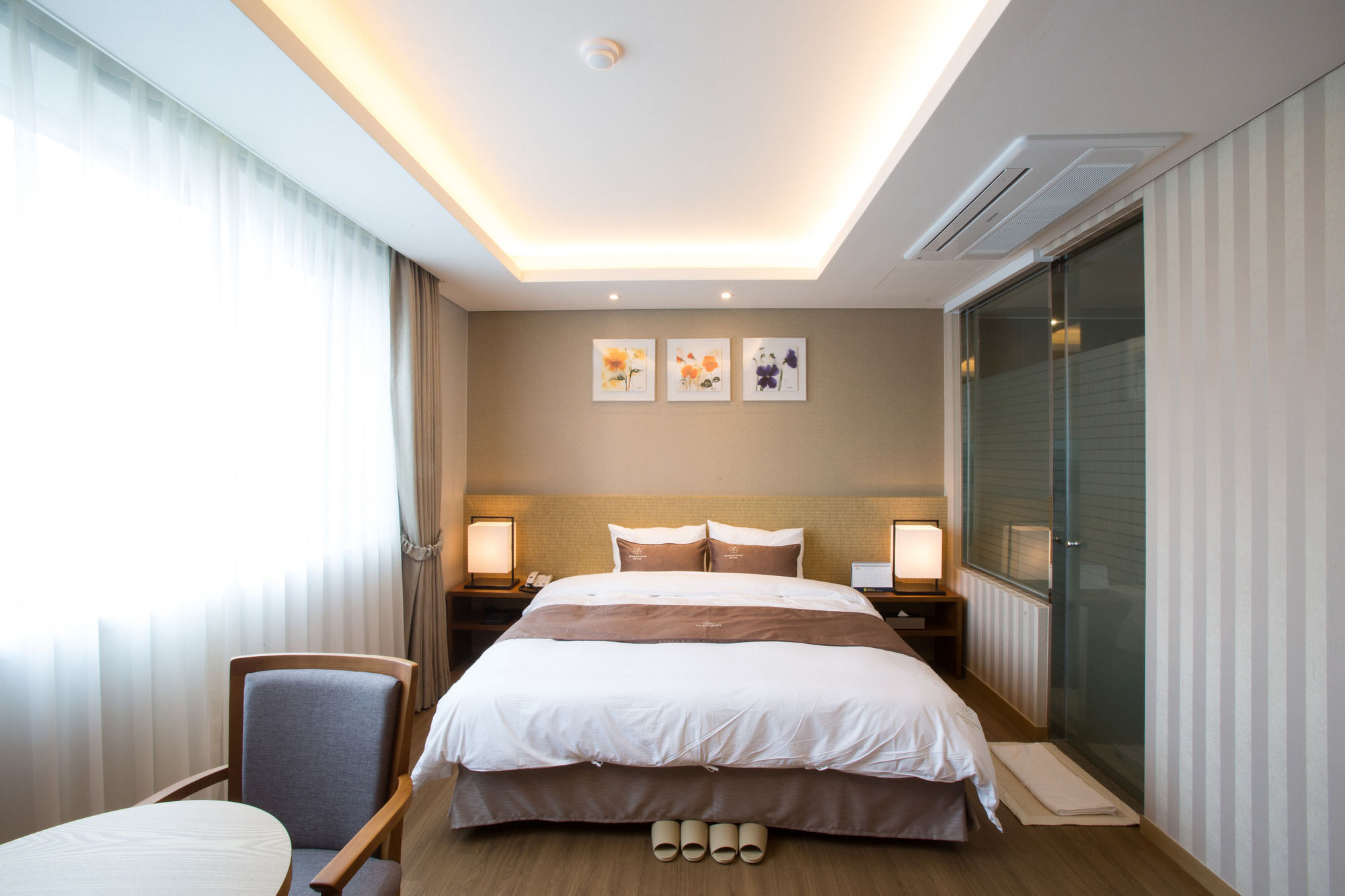 Dong Gyeong Hotel Tongyeong Bagian luar foto