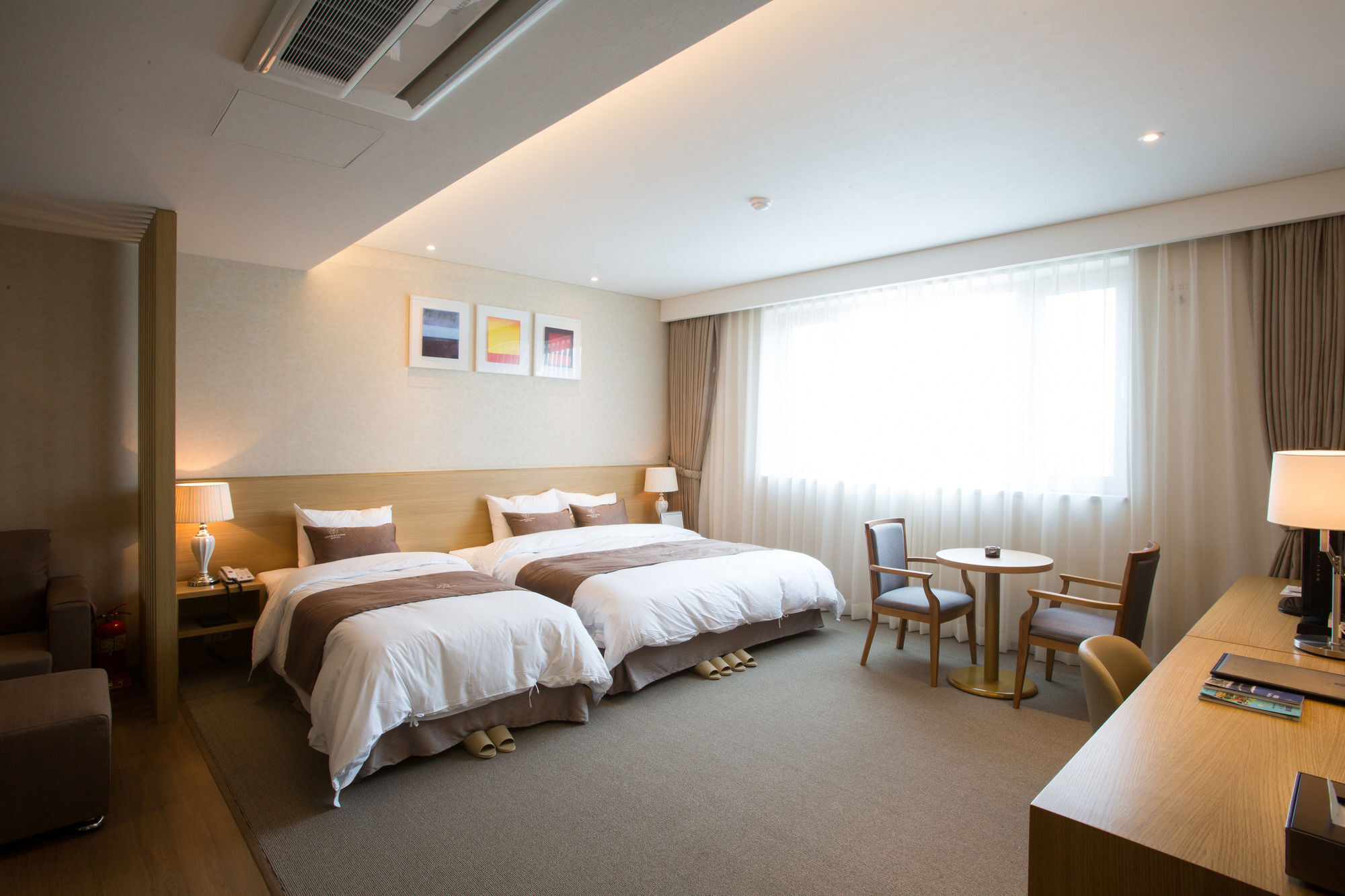 Dong Gyeong Hotel Tongyeong Bagian luar foto