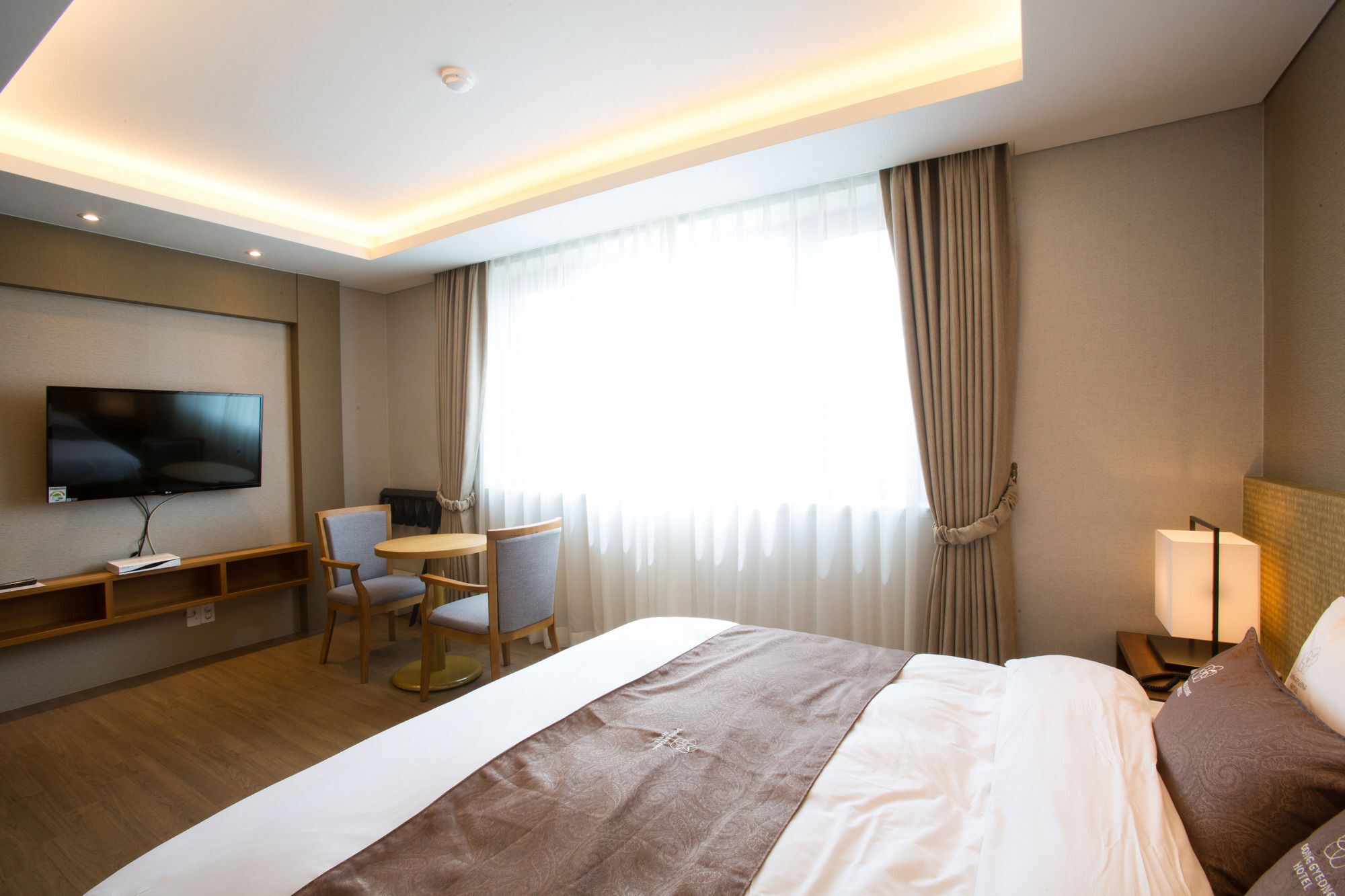 Dong Gyeong Hotel Tongyeong Bagian luar foto