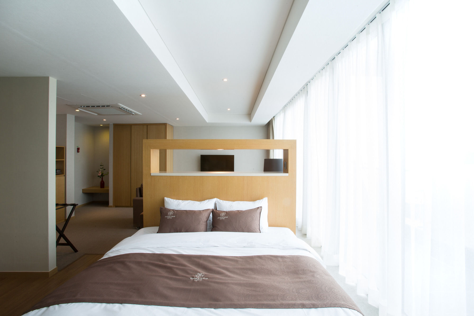 Dong Gyeong Hotel Tongyeong Bagian luar foto