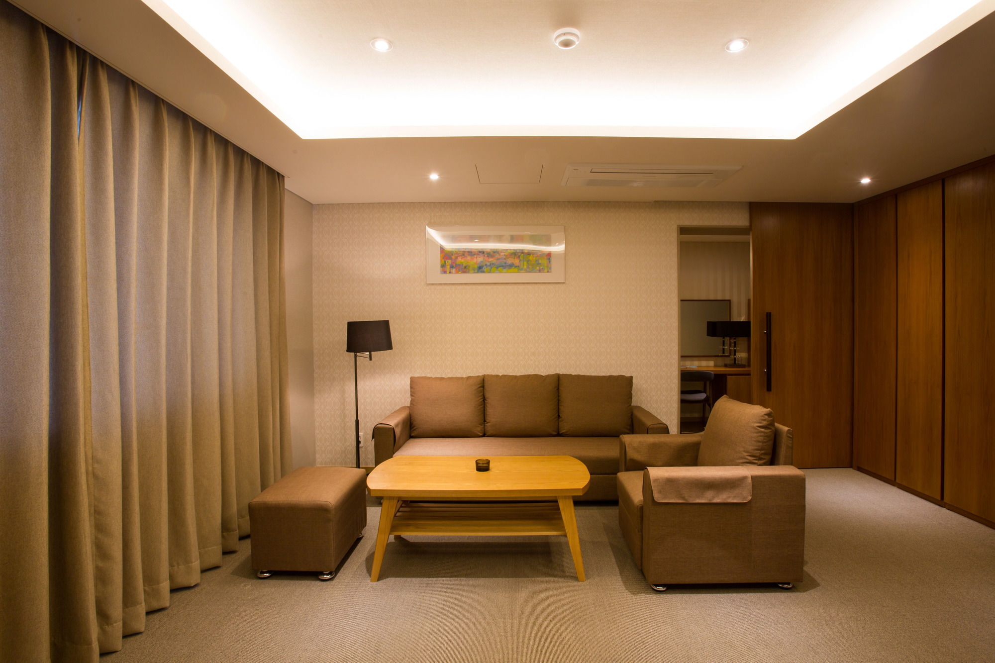 Dong Gyeong Hotel Tongyeong Bagian luar foto