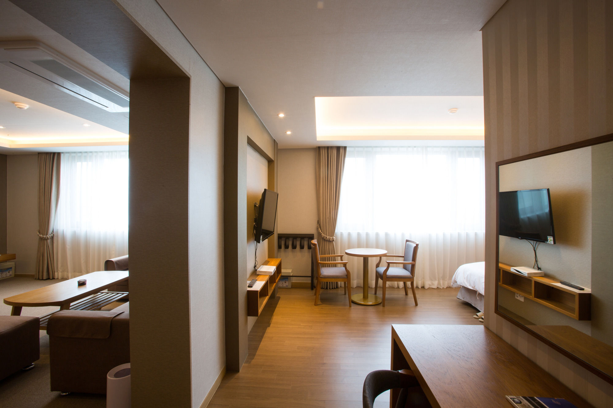 Dong Gyeong Hotel Tongyeong Bagian luar foto