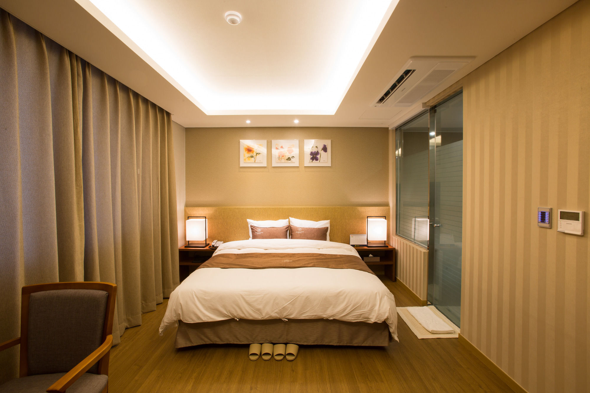 Dong Gyeong Hotel Tongyeong Bagian luar foto