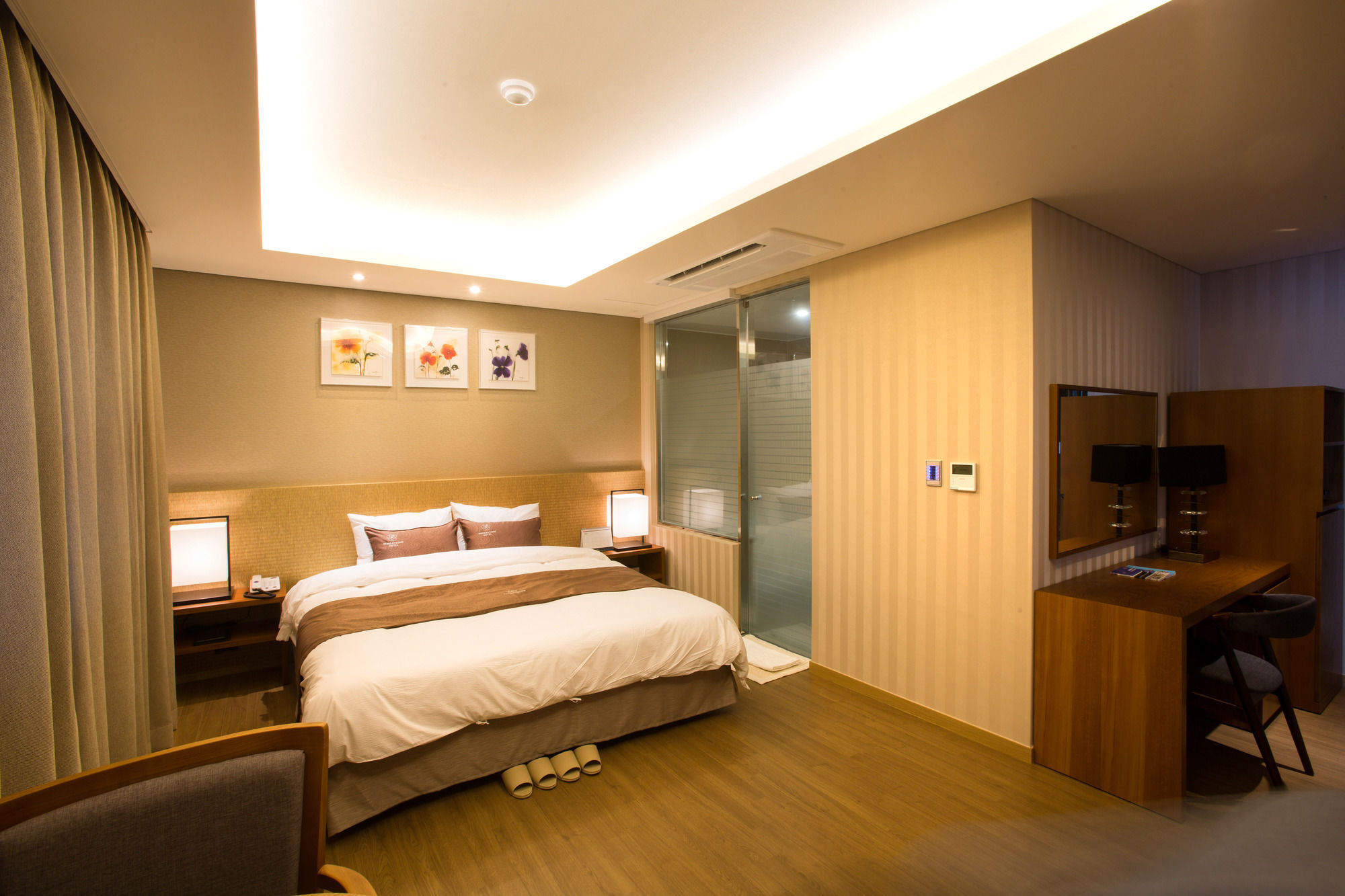 Dong Gyeong Hotel Tongyeong Bagian luar foto