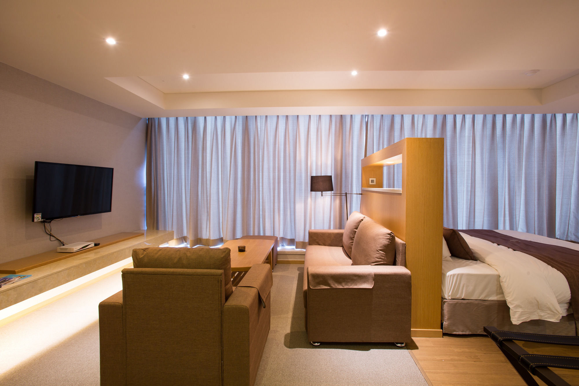 Dong Gyeong Hotel Tongyeong Bagian luar foto