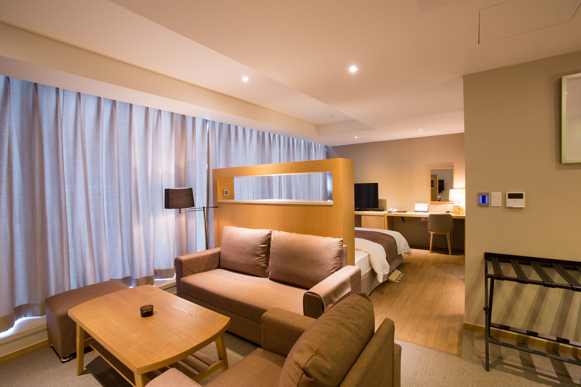 Dong Gyeong Hotel Tongyeong Bagian luar foto