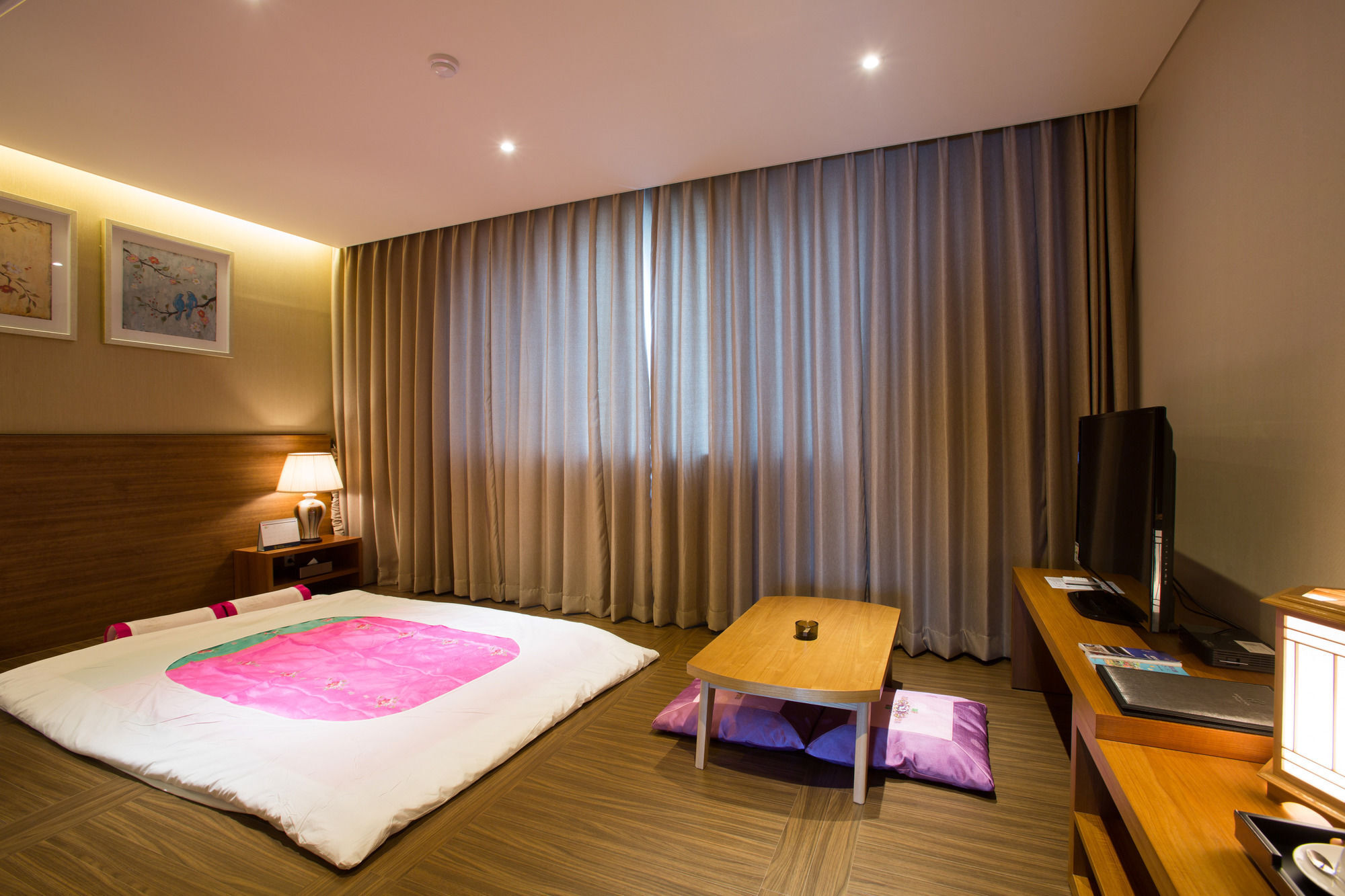 Dong Gyeong Hotel Tongyeong Bagian luar foto