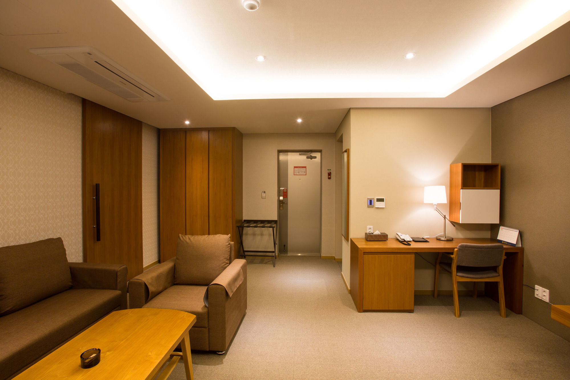 Dong Gyeong Hotel Tongyeong Bagian luar foto