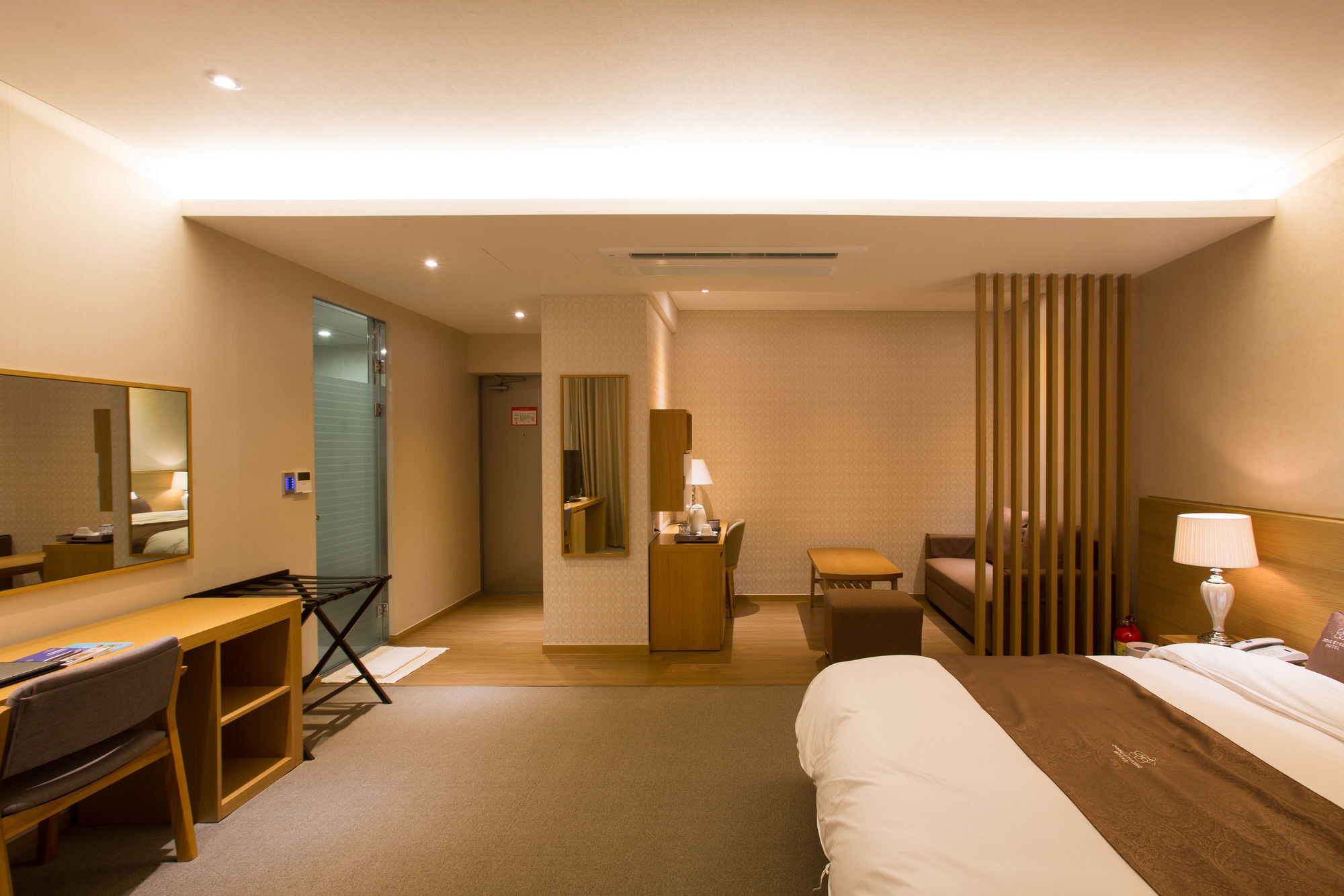 Dong Gyeong Hotel Tongyeong Bagian luar foto
